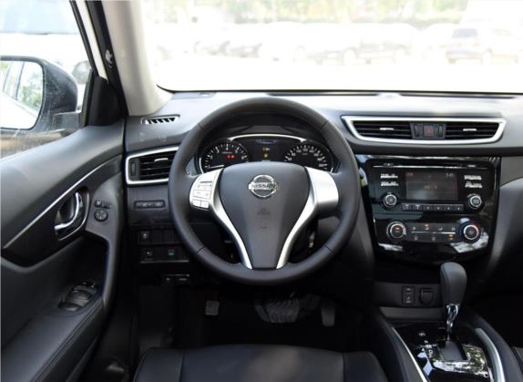 奇骏 2016款 2.0L CVT智享版 4WD 中控类   驾驶位