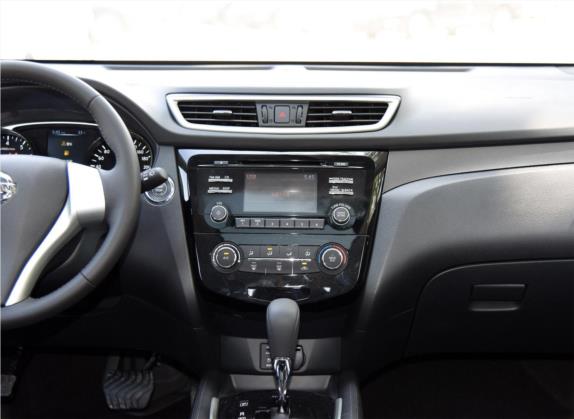 奇骏 2016款 2.0L CVT智享版 4WD 中控类   中控台