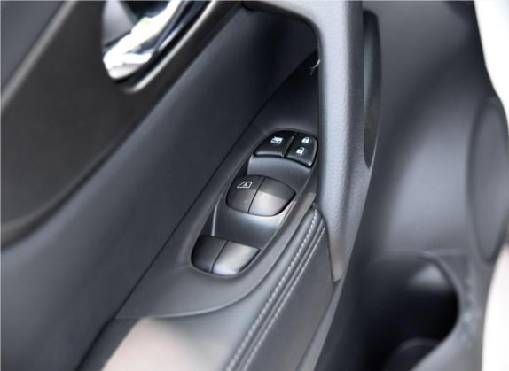 奇骏 2016款 2.0L CVT智享版 4WD 车厢座椅   门窗控制