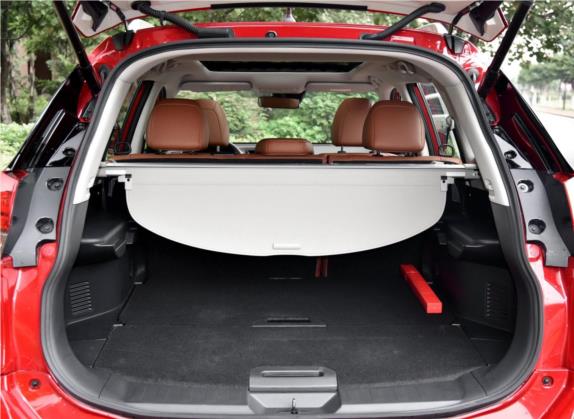 奇骏 2017款 2.5L CVT至尊版 4WD 车厢座椅   后备厢