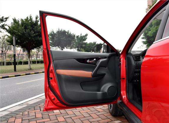 奇骏 2017款 2.5L CVT至尊版 4WD 车厢座椅   前门板