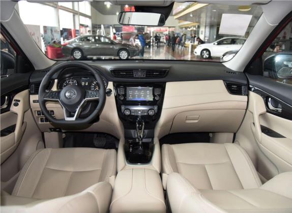 奇骏 2017款 2.5L CVT豪华版 4WD 中控类   中控全图