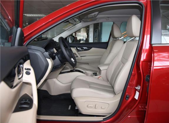奇骏 2017款 2.5L CVT豪华版 4WD 车厢座椅   前排空间