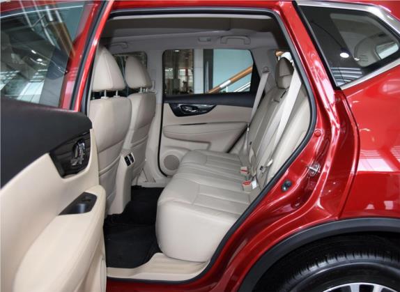 奇骏 2017款 2.5L CVT豪华版 4WD 车厢座椅   后排空间