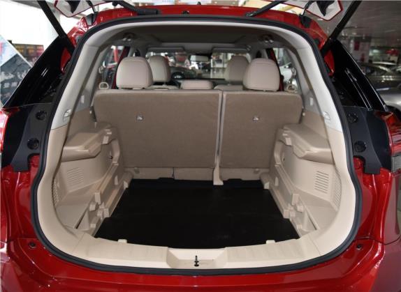 奇骏 2017款 2.5L CVT豪华版 4WD 车厢座椅   后备厢