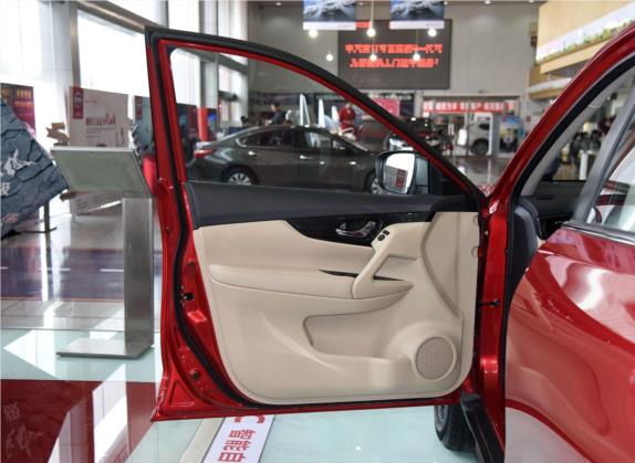 奇骏 2017款 2.5L CVT豪华版 4WD 车厢座椅   前门板