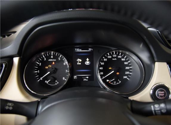 奇骏 2017款 2.5L CVT豪华版 4WD 中控类   仪表盘