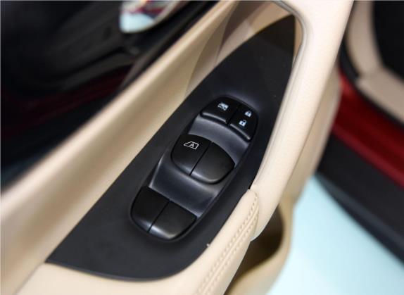 奇骏 2017款 2.5L CVT豪华版 4WD 车厢座椅   门窗控制