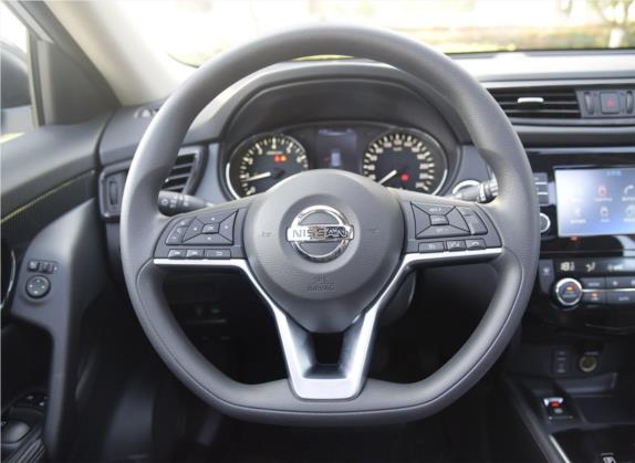 奇骏 2017款 2.5L CVT七座领先版 4WD 中控类   驾驶位