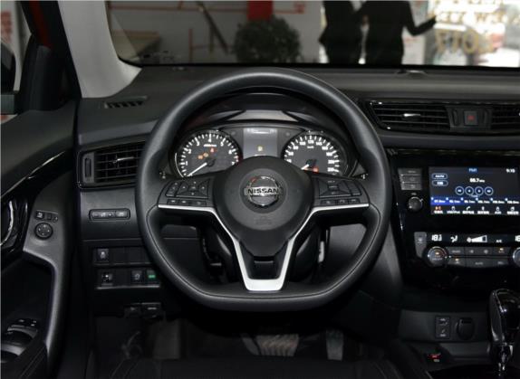 奇骏 2017款 2.5L CVT领先版 4WD 中控类   驾驶位
