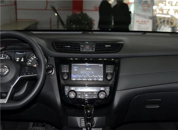 奇骏 2017款 2.5L CVT领先版 4WD 中控类   中控台