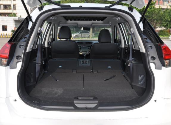 奇骏 2017款 2.0L CVT七座舒适版 2WD 车厢座椅   后备厢