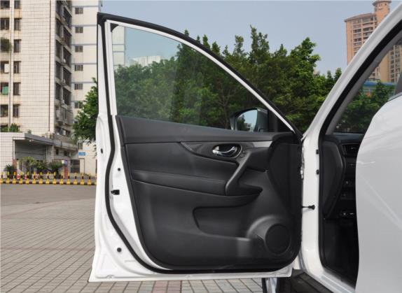 奇骏 2017款 2.0L CVT七座舒适版 2WD 车厢座椅   前门板