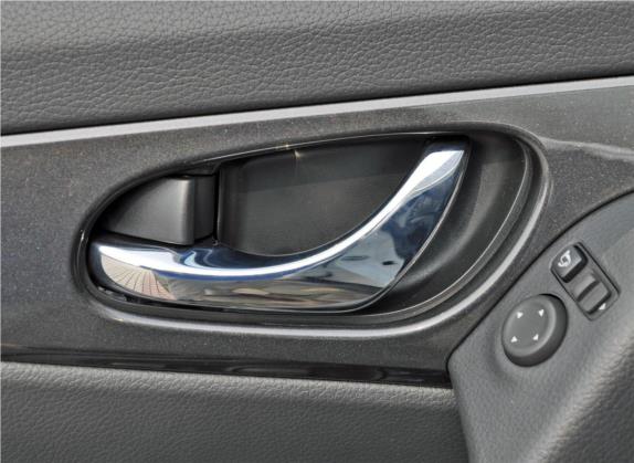 奇骏 2017款 2.0L CVT七座舒适版 2WD 车厢座椅   门窗控制