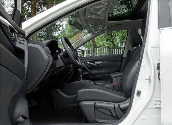 奇骏 2017款 2.0L CVT舒适版 2WD 车厢座椅   前排空间