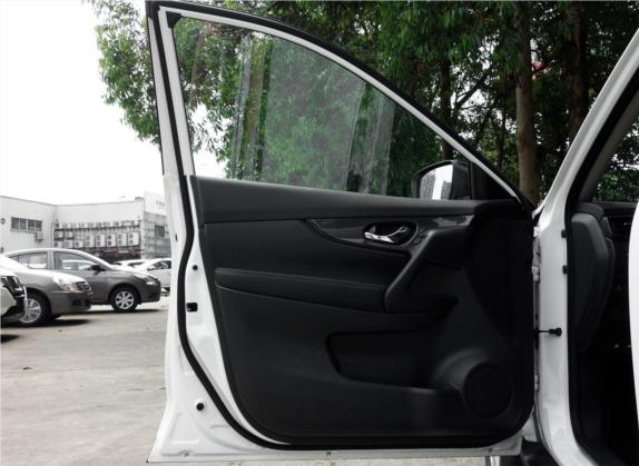 奇骏 2017款 2.0L CVT舒适版 2WD 车厢座椅   前门板