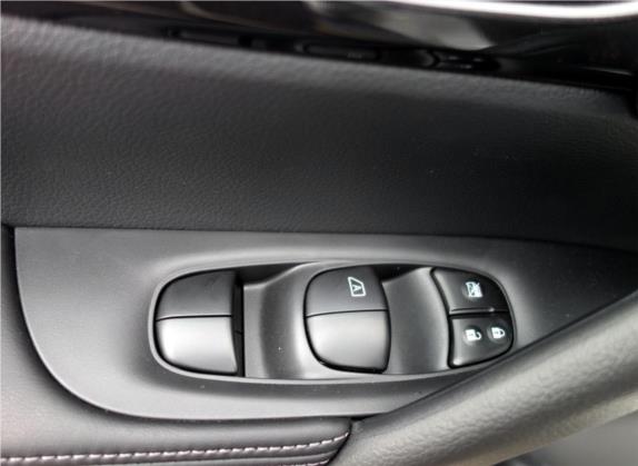 奇骏 2017款 2.0L CVT舒适版 2WD 车厢座椅   门窗控制