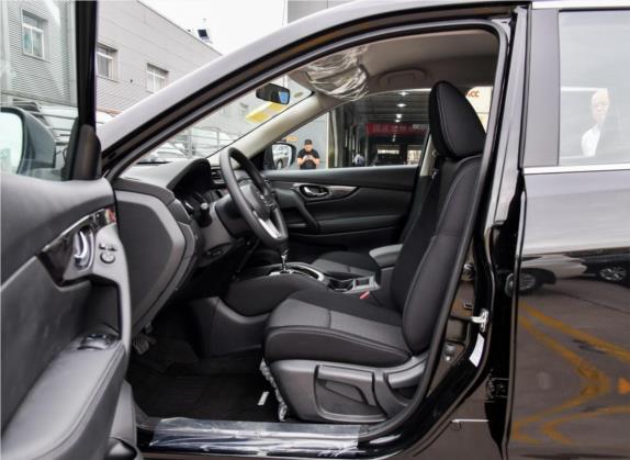 奇骏 2019款 2.0L CVT时尚版 2WD 车厢座椅   前排空间