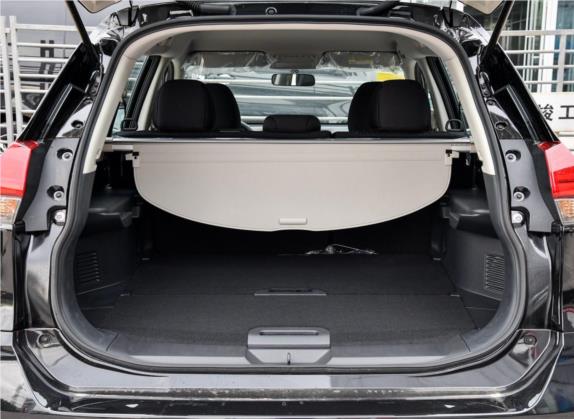 奇骏 2019款 2.0L CVT时尚版 2WD 车厢座椅   后备厢