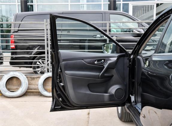 奇骏 2019款 2.0L CVT时尚版 2WD 车厢座椅   前门板