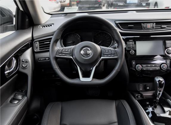 奇骏 2019款 2.0L CVT舒适版 2WD 中控类   驾驶位