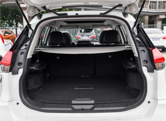 奇骏 2019款 2.0L CVT舒适版 2WD 车厢座椅   后备厢