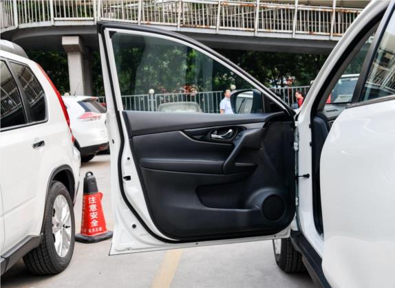 奇骏 2019款 2.0L CVT舒适版 2WD 车厢座椅   前门板