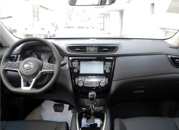奇骏 2019款 2.0L CVT七座舒适版 2WD 中控类   中控全图