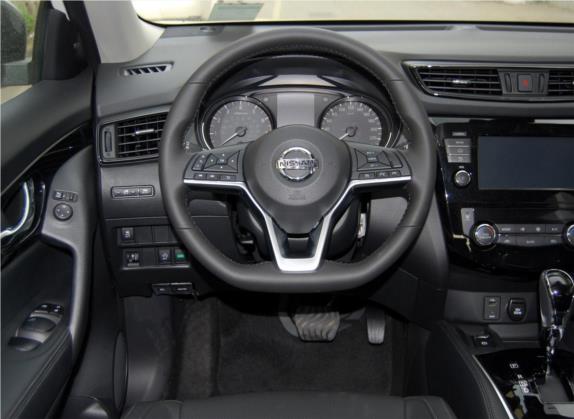 奇骏 2019款 2.0L CVT七座舒适版 2WD 中控类   驾驶位