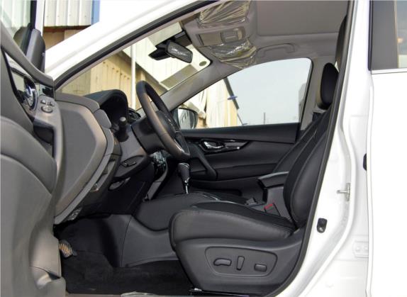 奇骏 2019款 2.0L CVT七座舒适版 2WD 车厢座椅   前排空间
