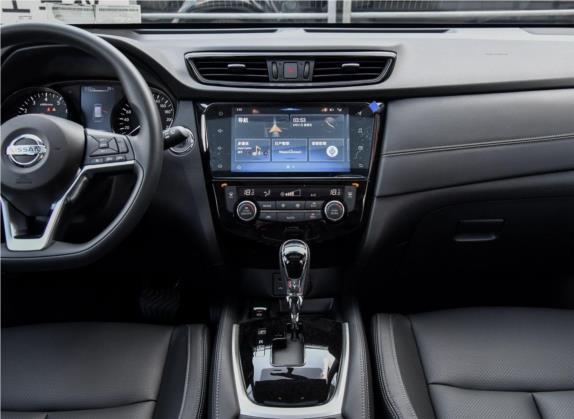 奇骏 2019款 2.5L CVT智联领先版 4WD 中控类   中控台