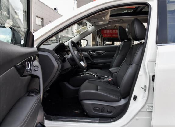 奇骏 2019款 2.5L CVT智联领先版 4WD 车厢座椅   前排空间