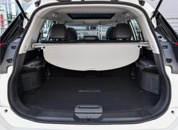 奇骏 2019款 2.5L CVT智联领先版 4WD 车厢座椅   后备厢