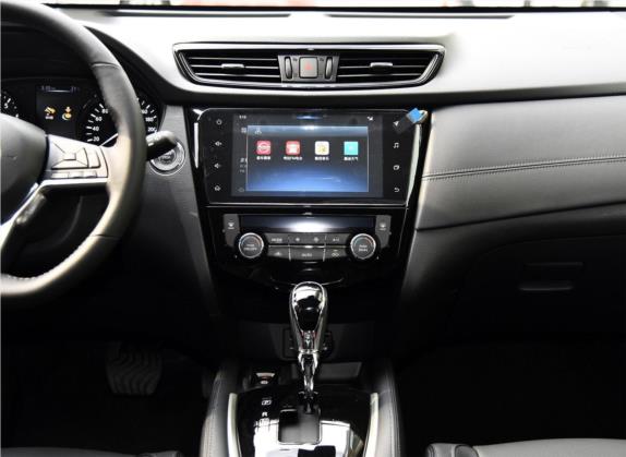 奇骏 2019款 2.5L CVT智联七座领先版 4WD 中控类   中控台