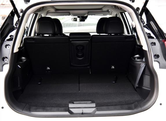 奇骏 2019款 2.5L CVT智联七座领先版 4WD 车厢座椅   后备厢