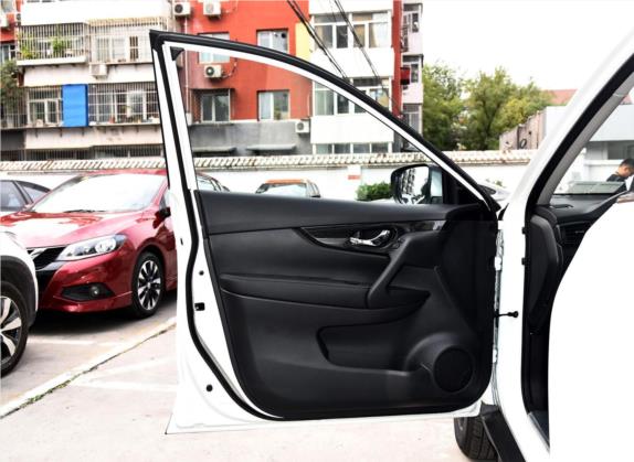 奇骏 2019款 2.5L CVT智联七座领先版 4WD 车厢座椅   前门板