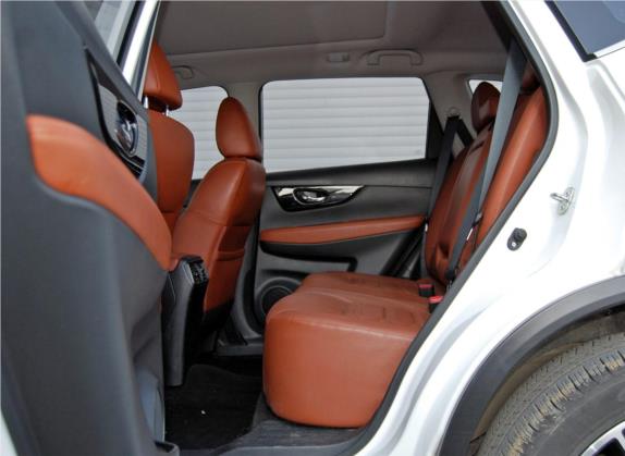奇骏 2019款 2.5L CVT智联至尊版 4WD 车厢座椅   后排空间