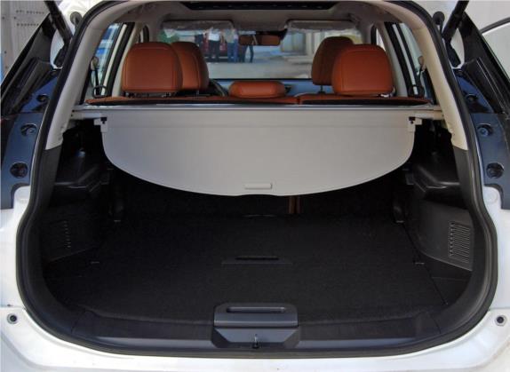 奇骏 2019款 2.5L CVT智联至尊版 4WD 车厢座椅   后备厢