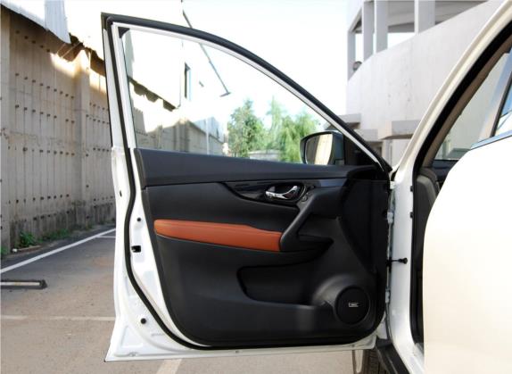 奇骏 2019款 2.5L CVT智联至尊版 4WD 车厢座椅   前门板