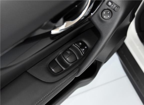 奇骏 2019款 2.0L CVT智联舒适版 2WD 车厢座椅   门窗控制