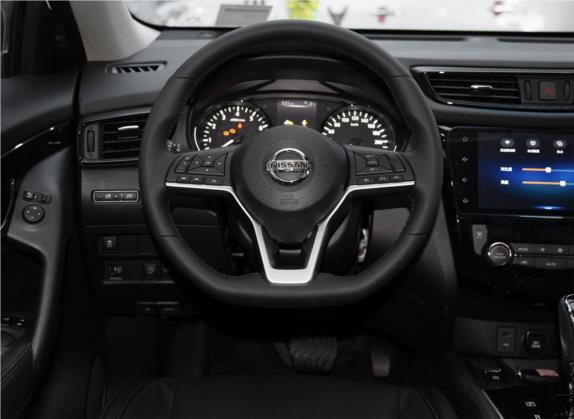 奇骏 2019款 2.0L CVT智联七座舒适版 2WD 中控类   驾驶位