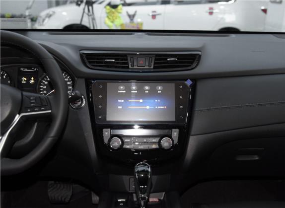 奇骏 2019款 2.0L CVT智联七座舒适版 2WD 中控类   中控台