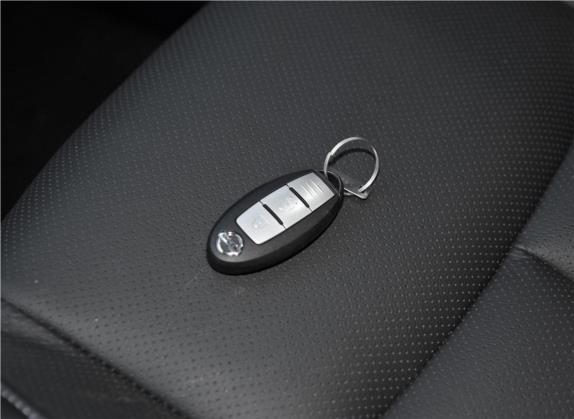 奇骏 2019款 2.0L CVT智联七座舒适版 2WD 其他细节类   钥匙