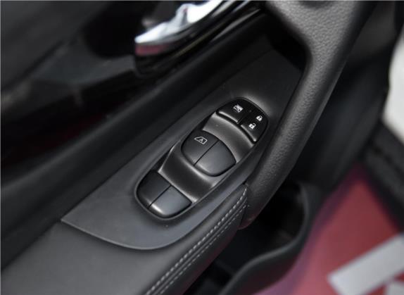 奇骏 2019款 2.0L CVT智联七座舒适版 2WD 车厢座椅   门窗控制