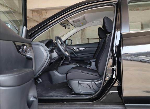 奇骏 2020款 2.0L XE CVT 2WD时尚版 车厢座椅   前排空间