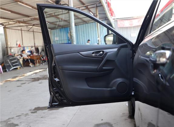 奇骏 2020款 2.0L XE CVT 2WD时尚版 车厢座椅   前门板