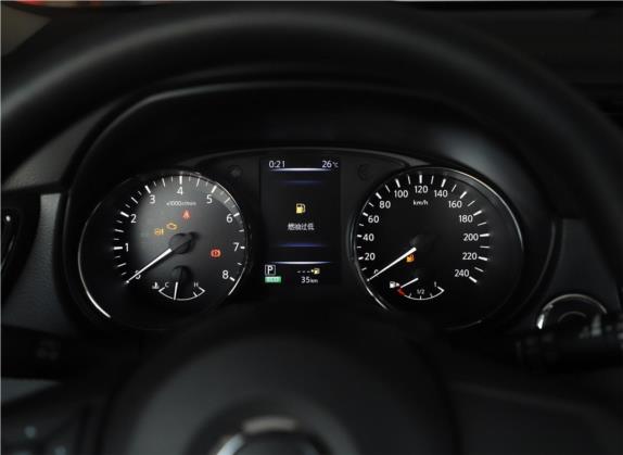 奇骏 2020款 2.0L XE CVT 2WD时尚版 中控类   仪表盘