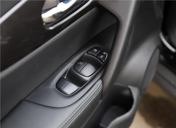奇骏 2020款 2.0L XE CVT 2WD时尚版 车厢座椅   门窗控制