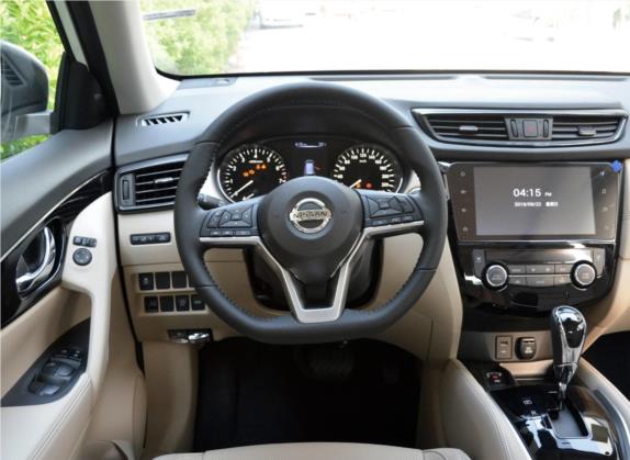奇骏 2020款 2.0L XL ITS CVT 2WD智联舒适版 中控类   驾驶位