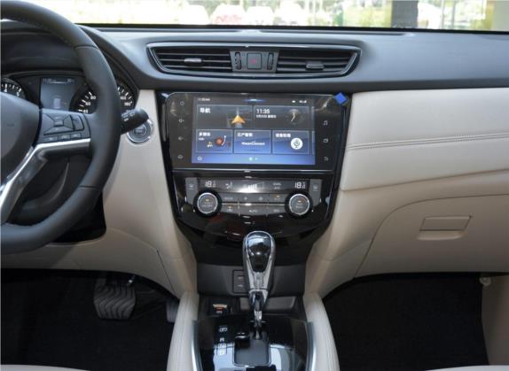 奇骏 2020款 2.0L XL ITS CVT 2WD智联舒适版 中控类   中控台